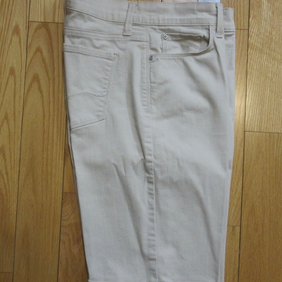 NYDJ Shorts Size 12 NOT YOUR DAUGHTERS JEANS - Picture 3 of 7